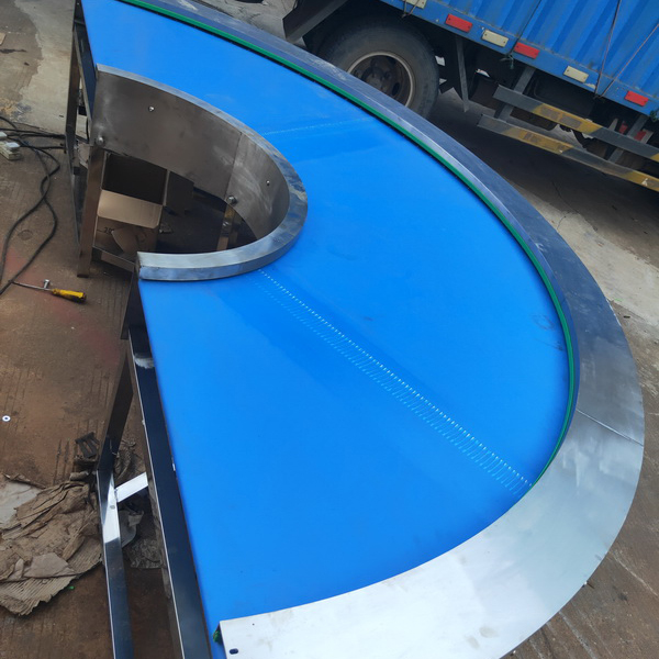 轉(zhuǎn)彎式輸送機(jī)