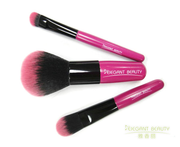 化妝刷套裝中散粉刷的錐形設計對妝效有何技術(shù)優(yōu)勢？
