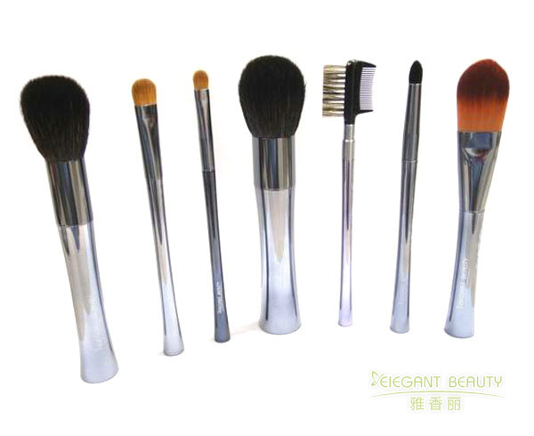 成套化妝刷的收納包磁吸扣設計是否影響刷毛保護？