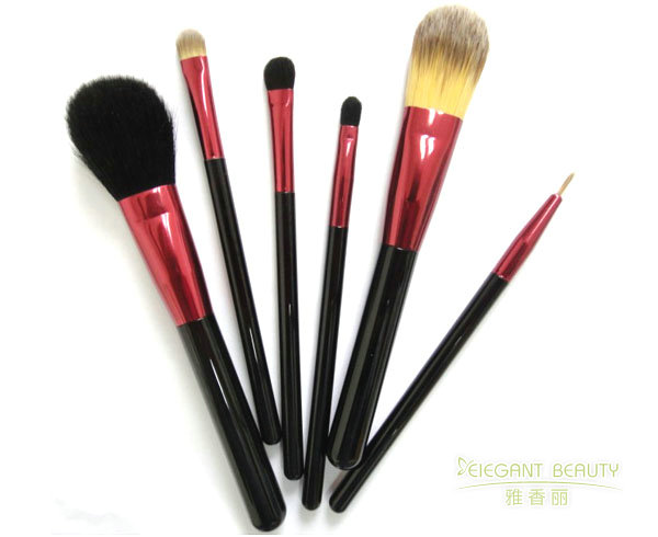 化妝刷套裝中的腮紅刷尺寸如何適配不同臉型？